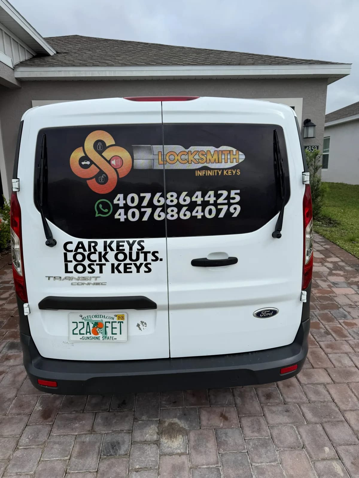 Locksmith van lettering, rear doors